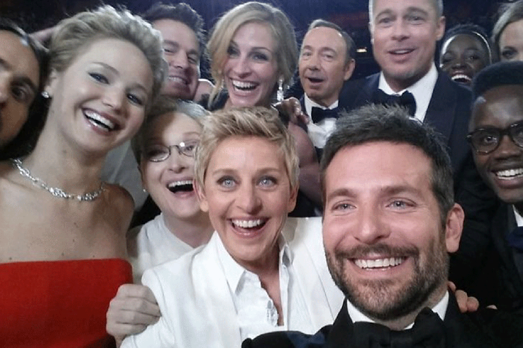Stars pose for an Oscars selfie in 2014.